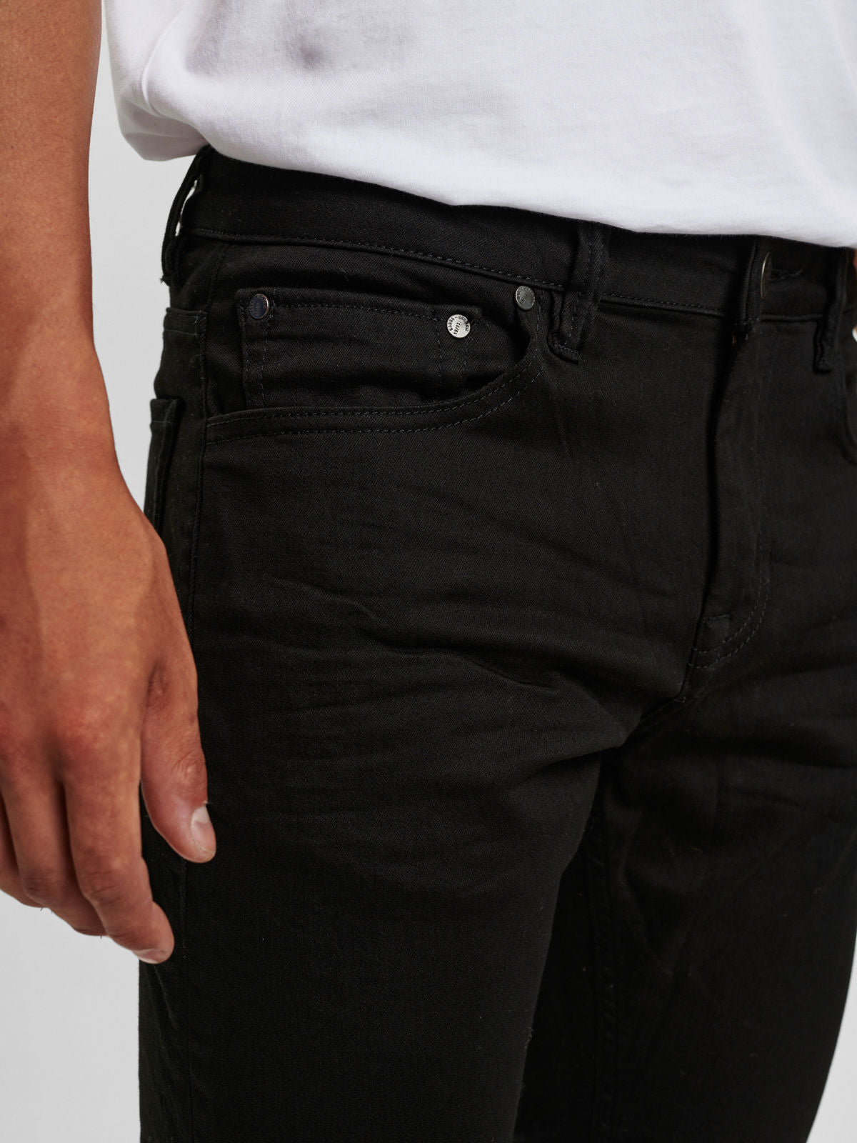JONES SLIM FIT JEANS - K1911 SVART