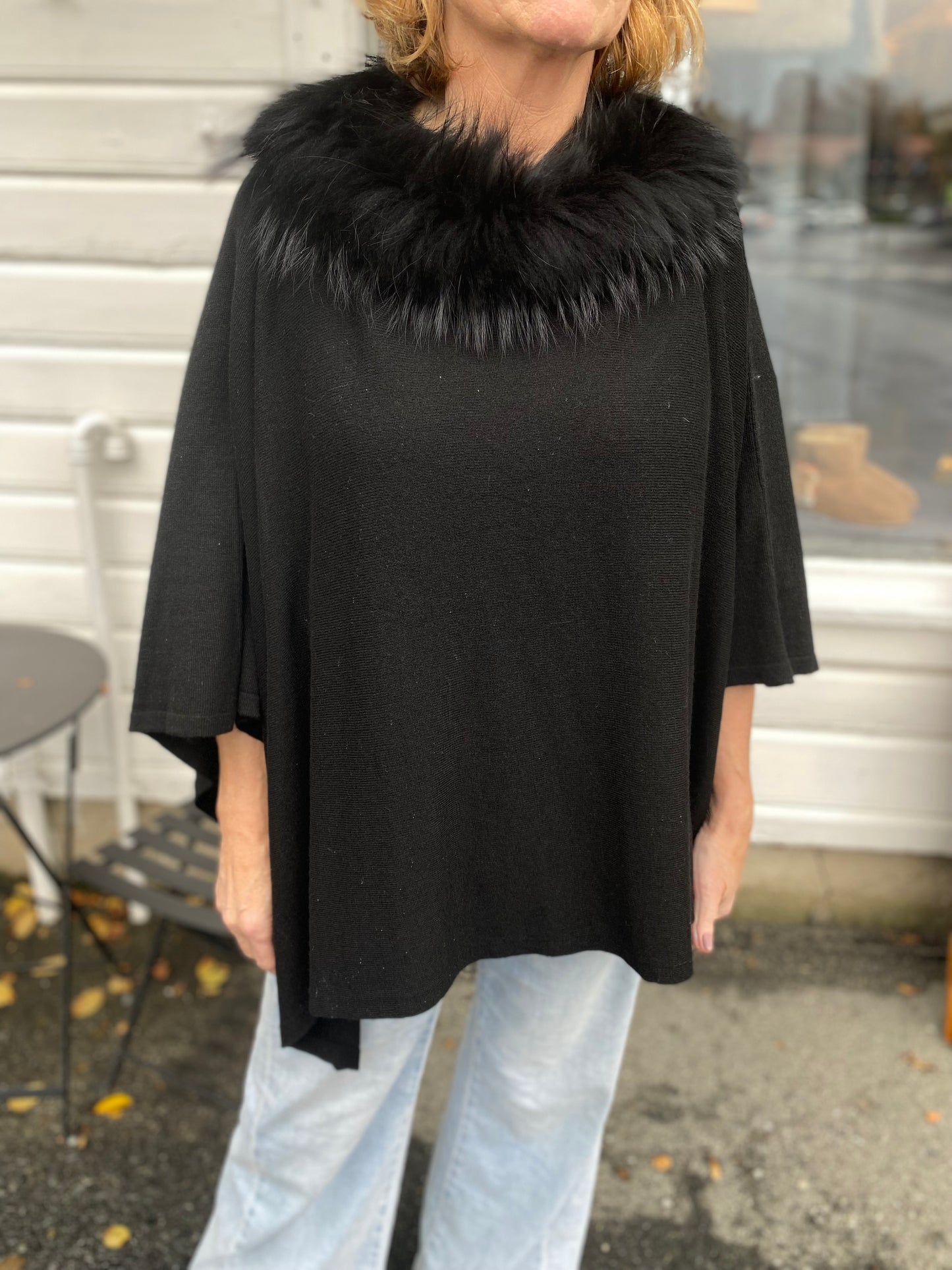 MØLLER PELS PONCHO SVART