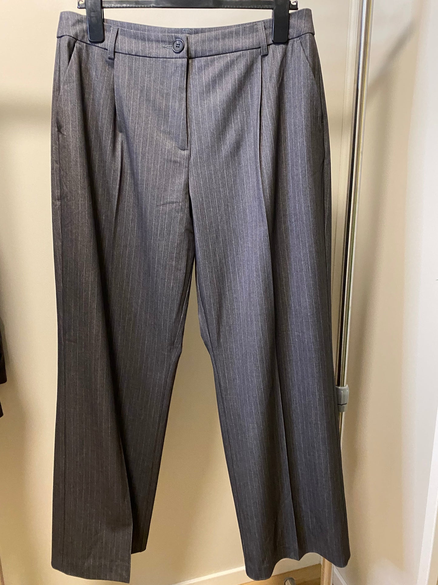 DRESSBUKSE GRÅ