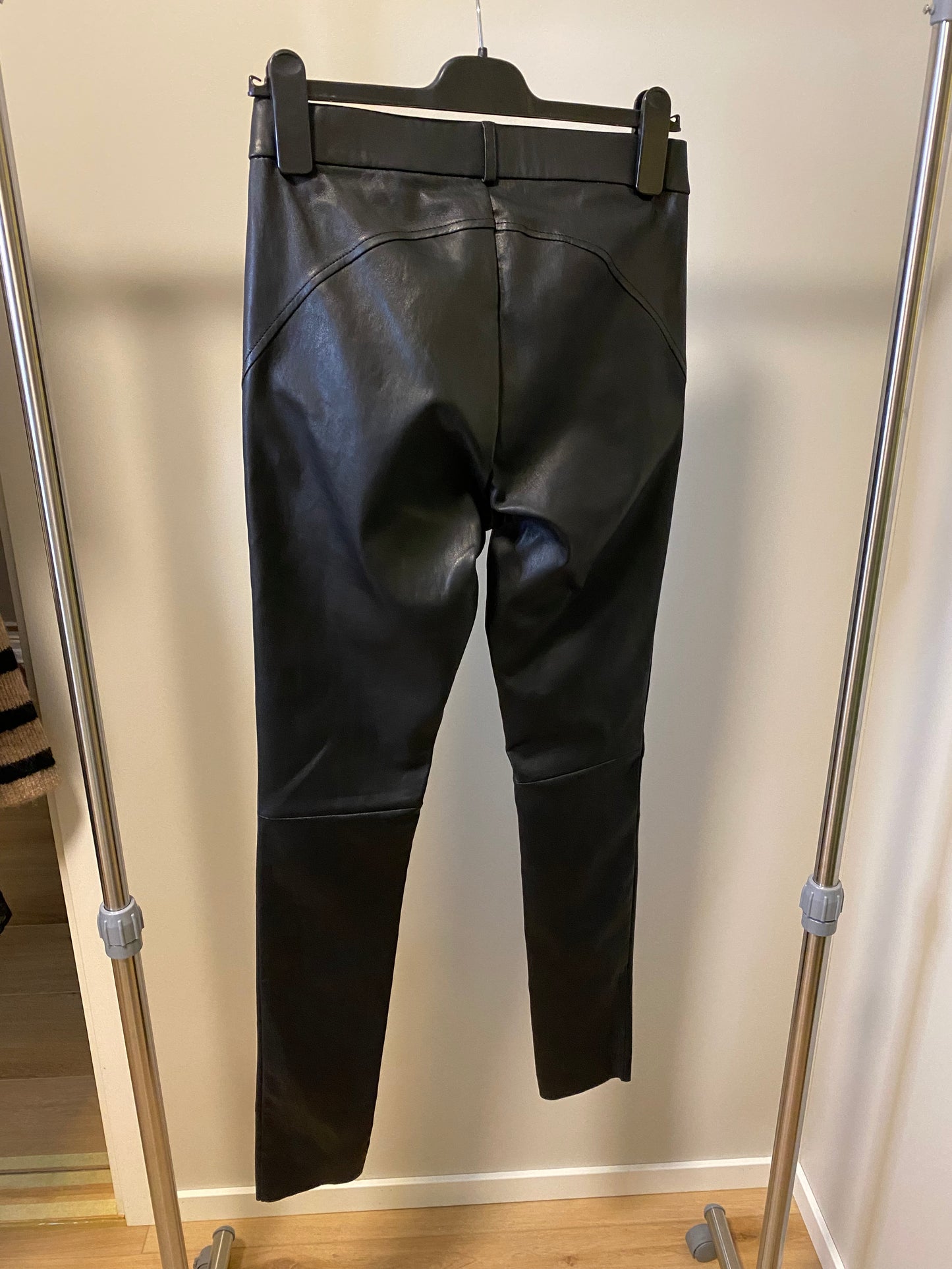 LEATHER LEGGINGS