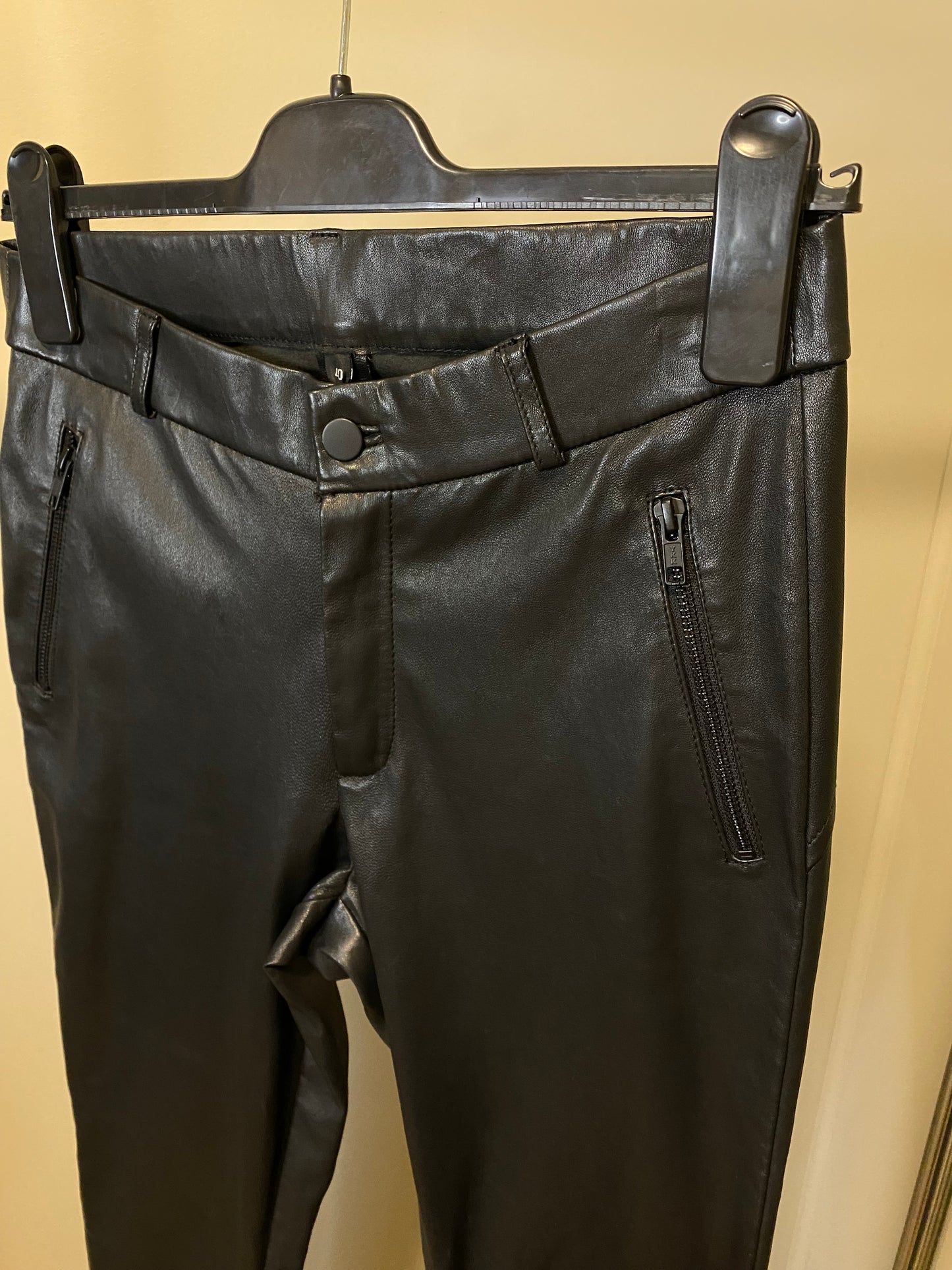 LEATHER LEGGINGS