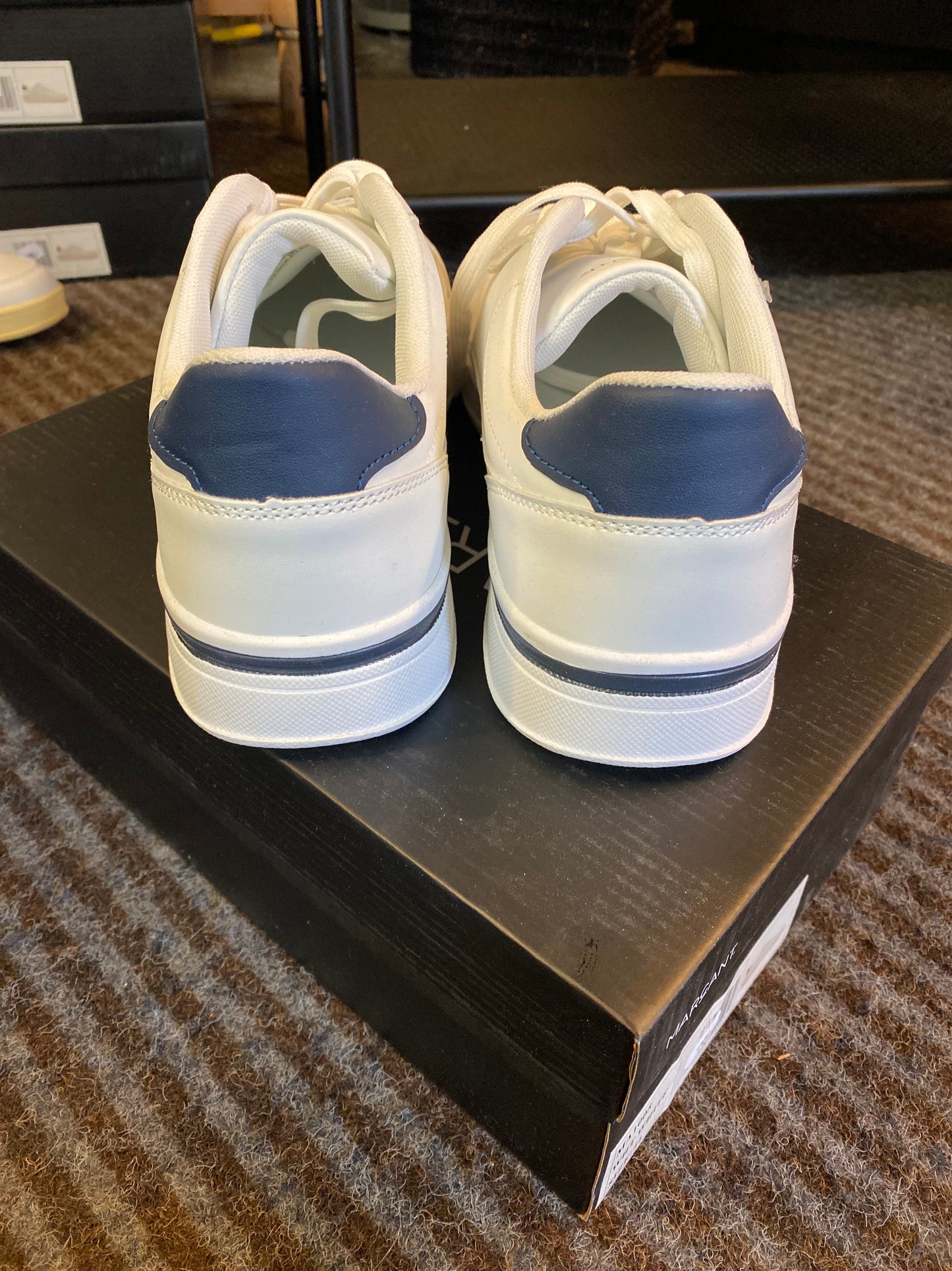 SNEAKERS